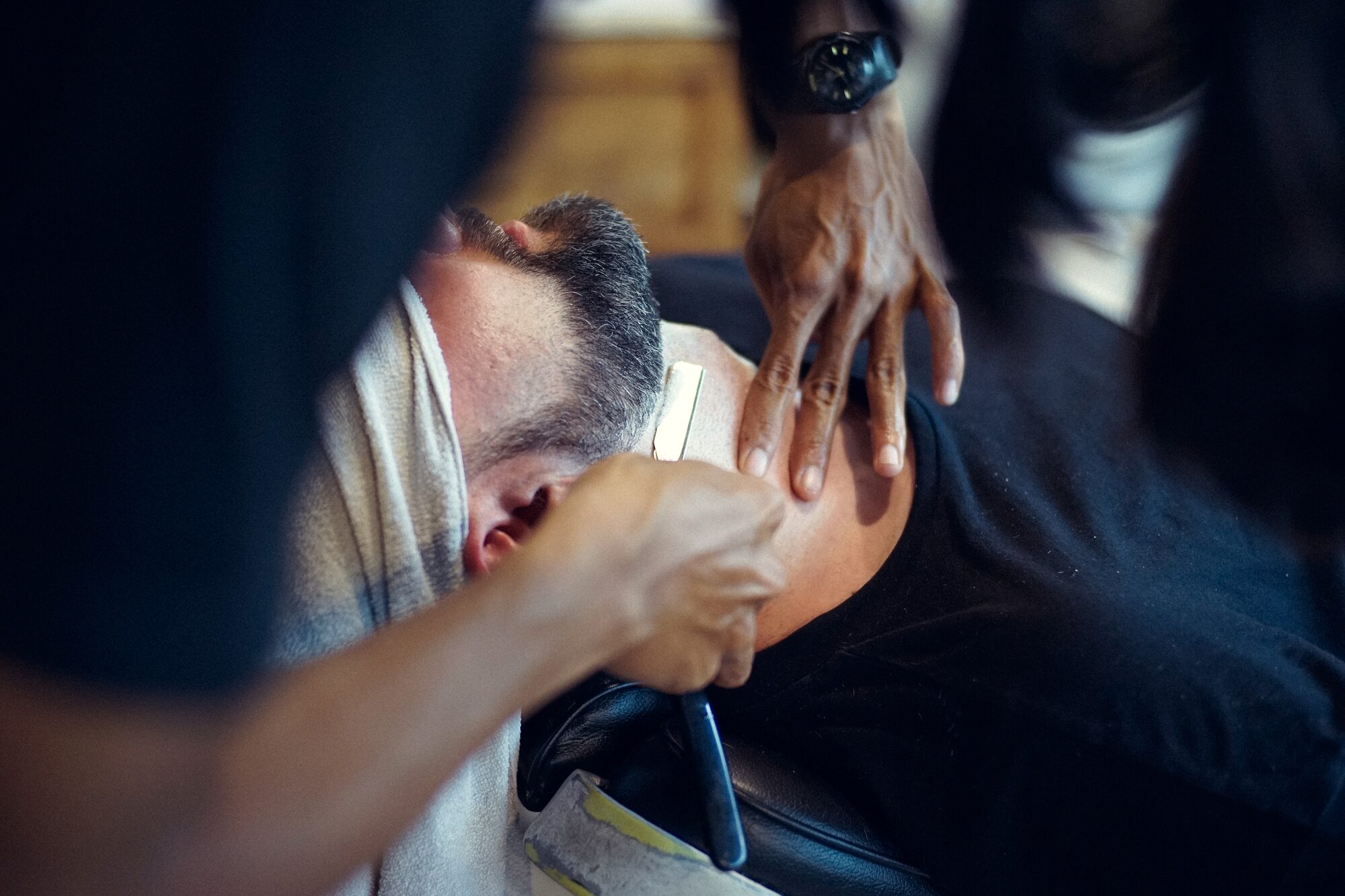 Straight-razor shave finish at SignalCuts