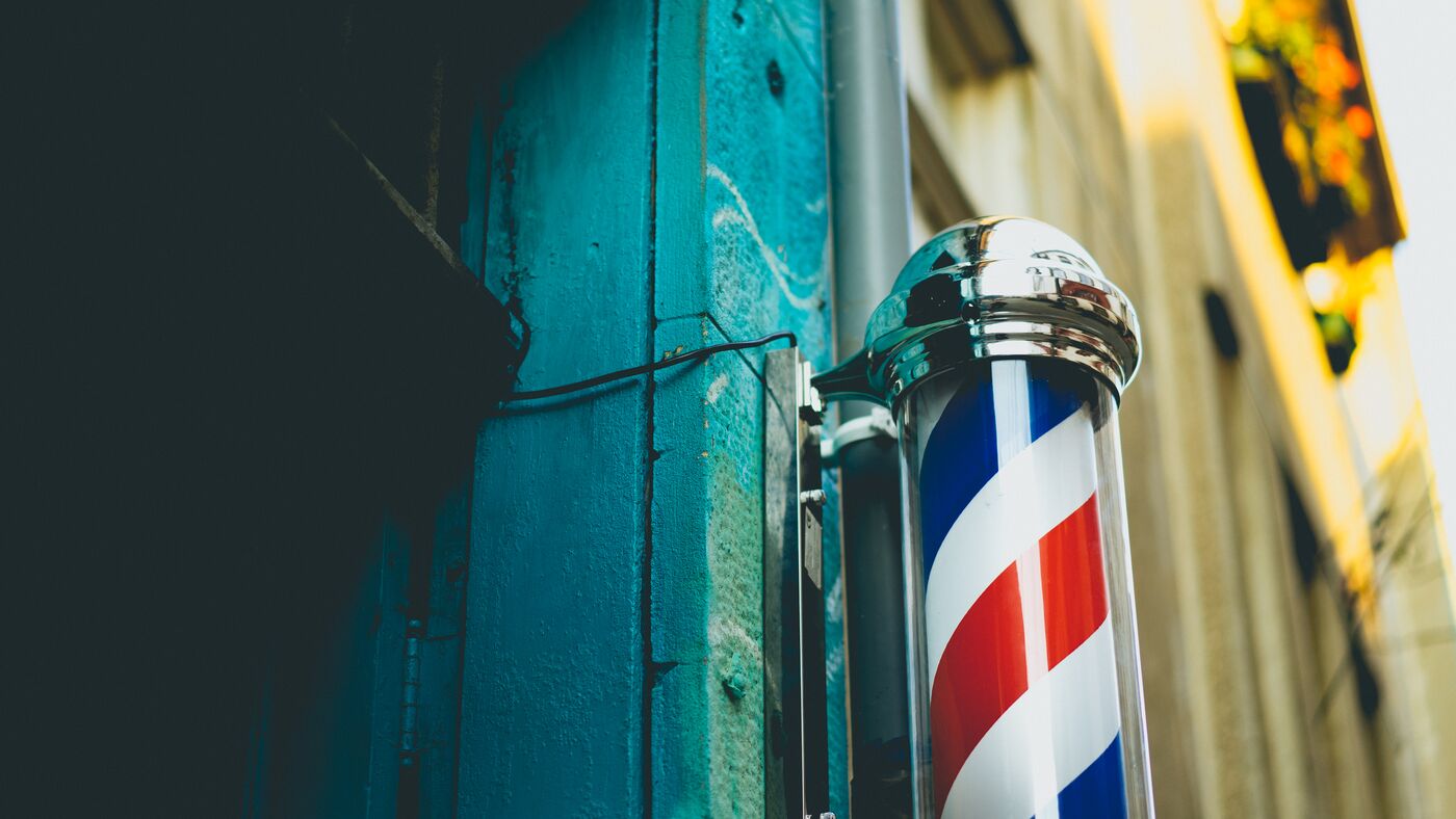 Classic barber pole outside SignalCuts